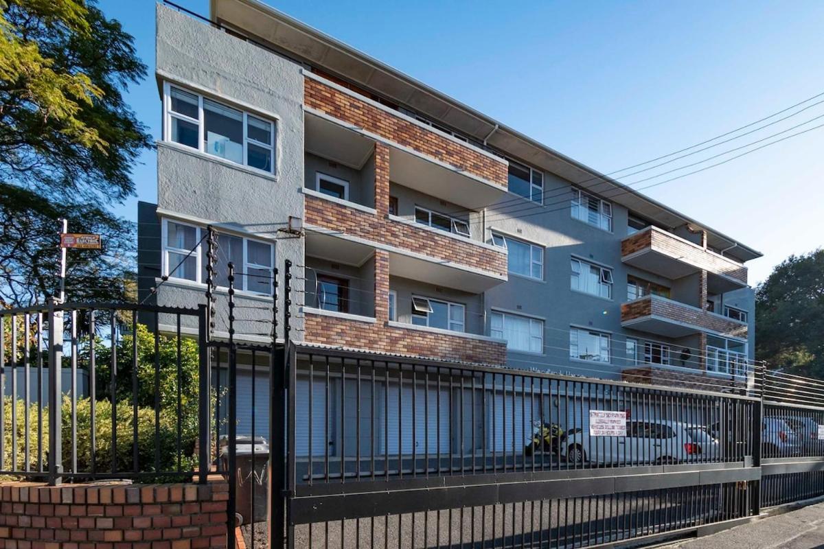 Apartment Woodlands House Charming 1br